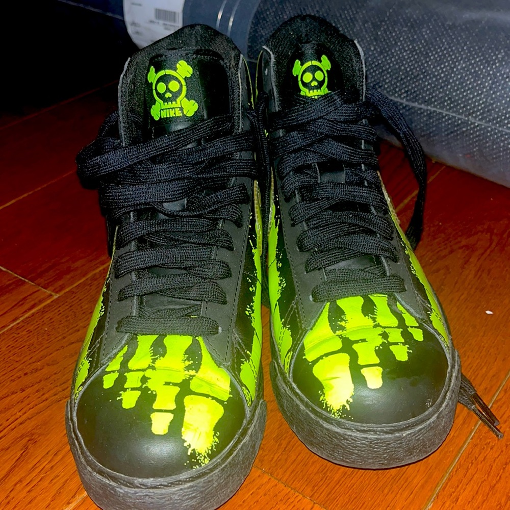 Skeleton Nike Blazers